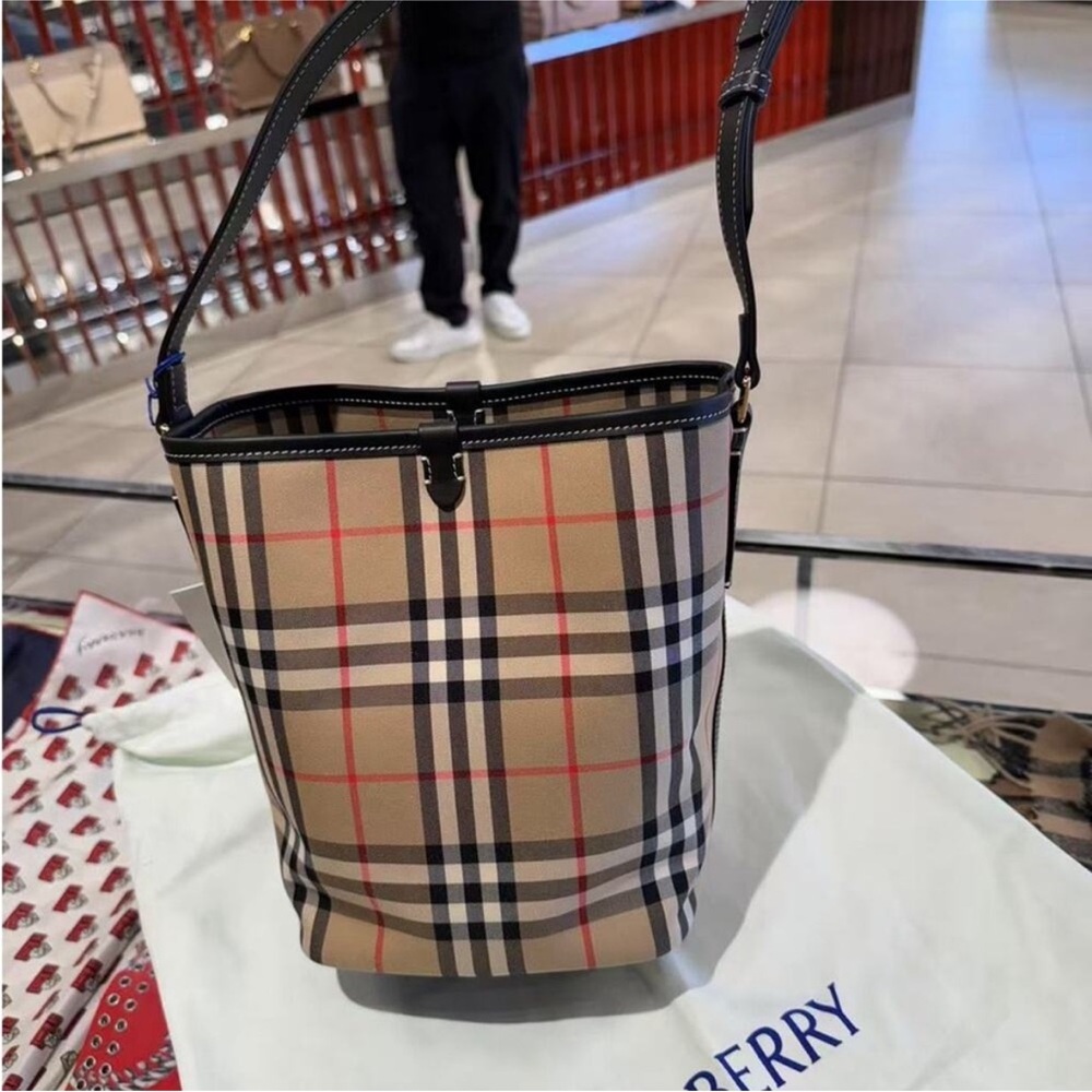 Burberry Checkered Tan and Black Shoulder Bag - Picture 2 of 8